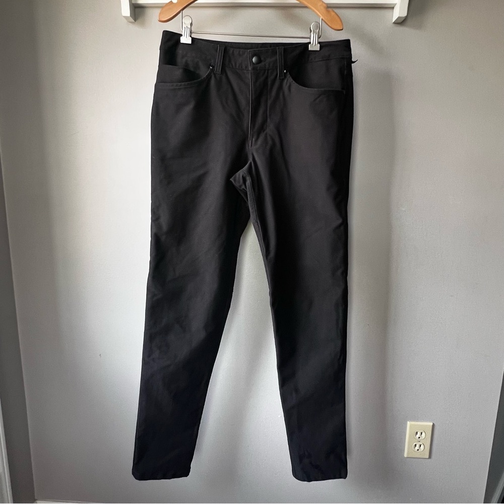 lululemon athletica Men's Black Slim Straight Performance Jeans